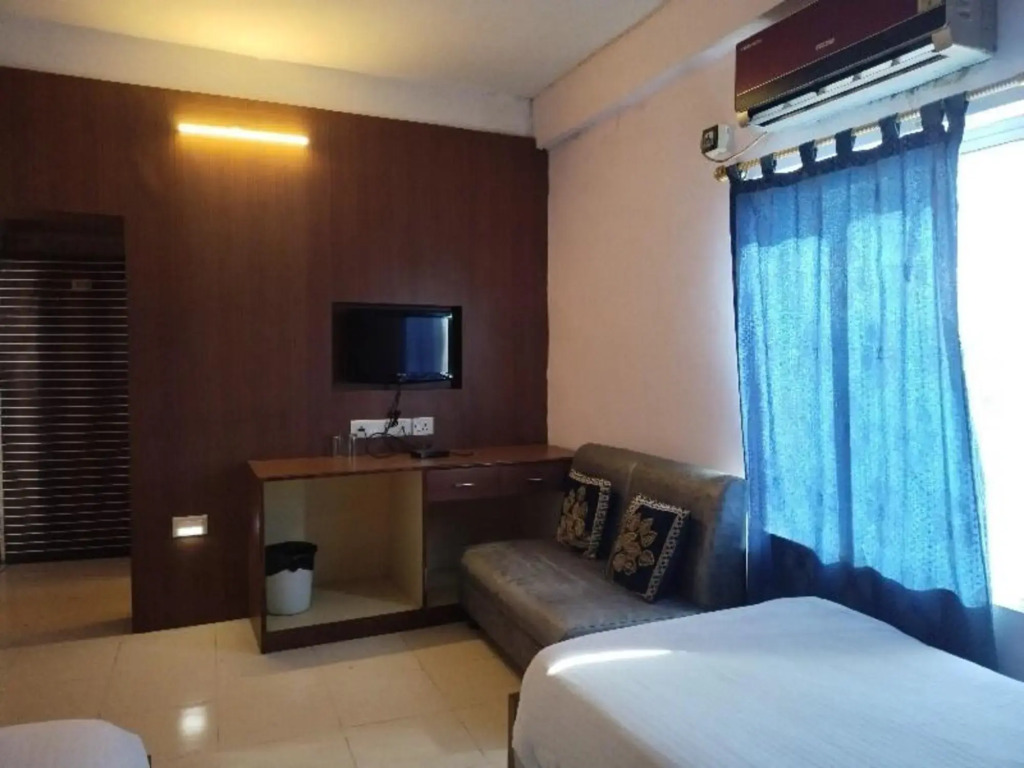 Дибругарх: Capital O 8801 Hotel JS Tower
