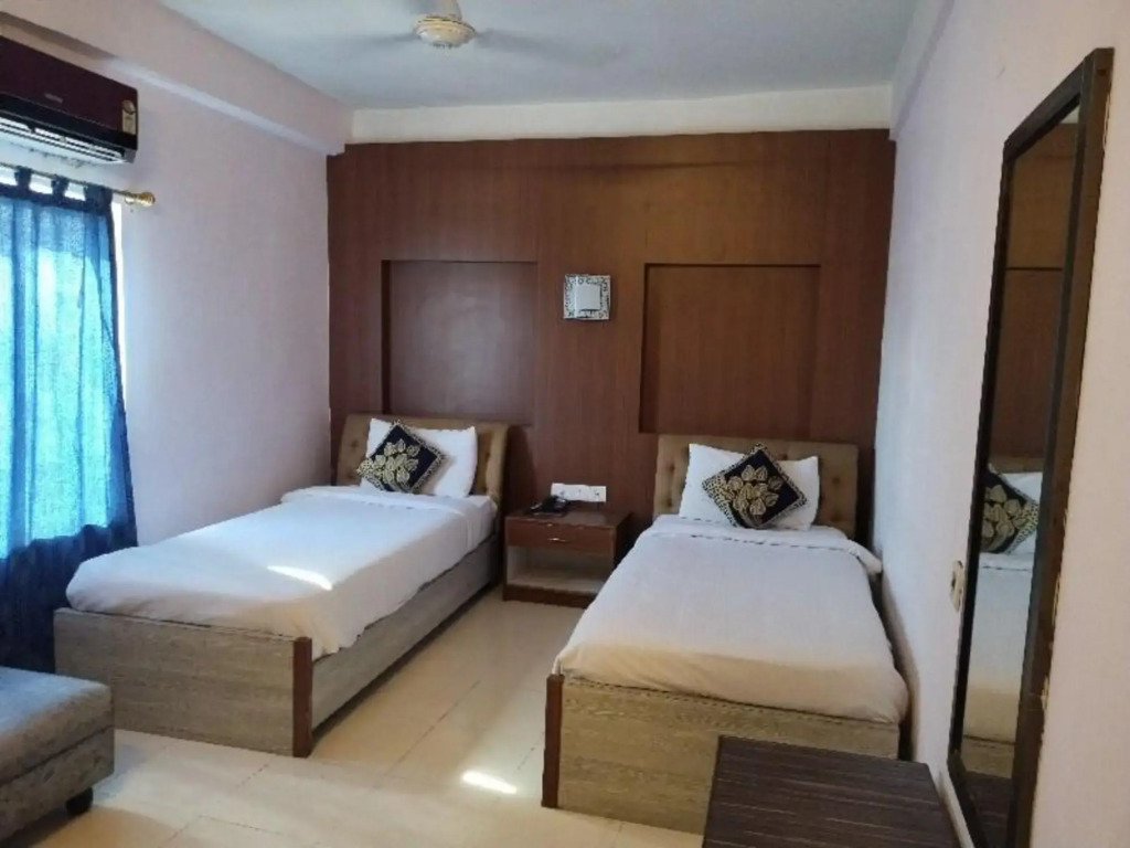 Дибругарх: Capital O 8801 Hotel JS Tower