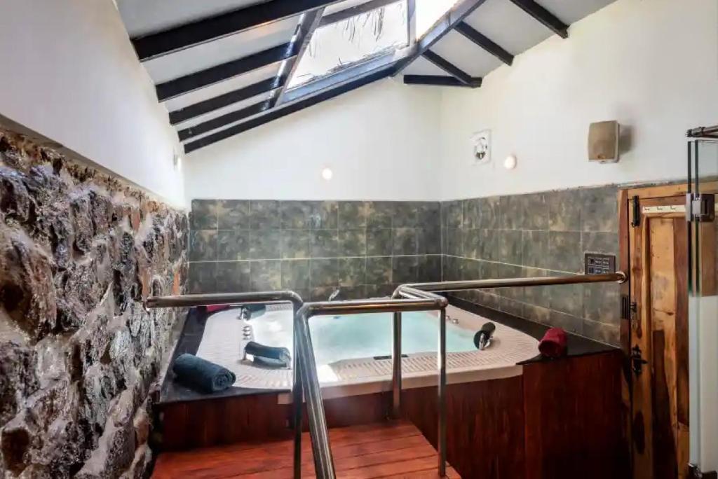 Нашик: Castle Vintage VillageHouse 6BHK