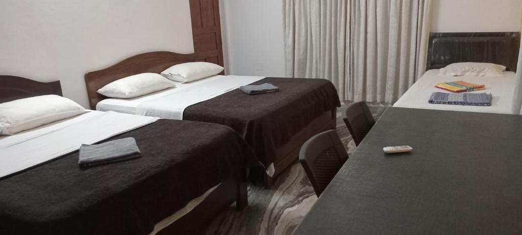 Панаджи: Shalom Guest House....Spacious room for 3 guests