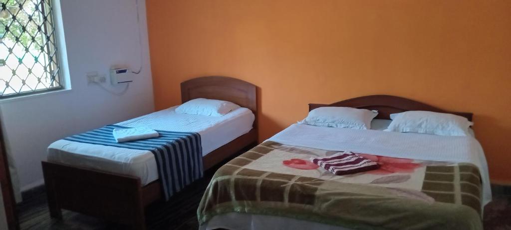 Панаджи: Shalom Guest House....Spacious room for 3 guests