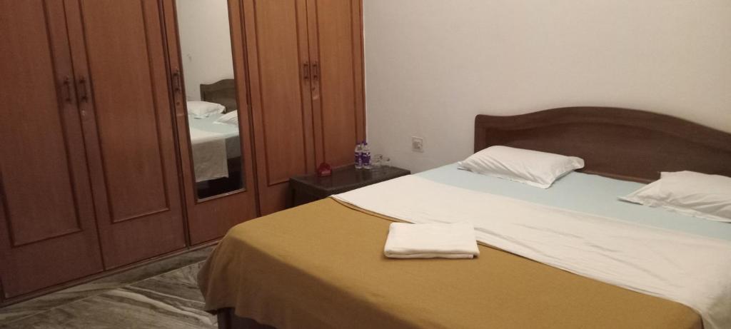 Панаджи: Shalom Guest House....Spacious room for 3 guests