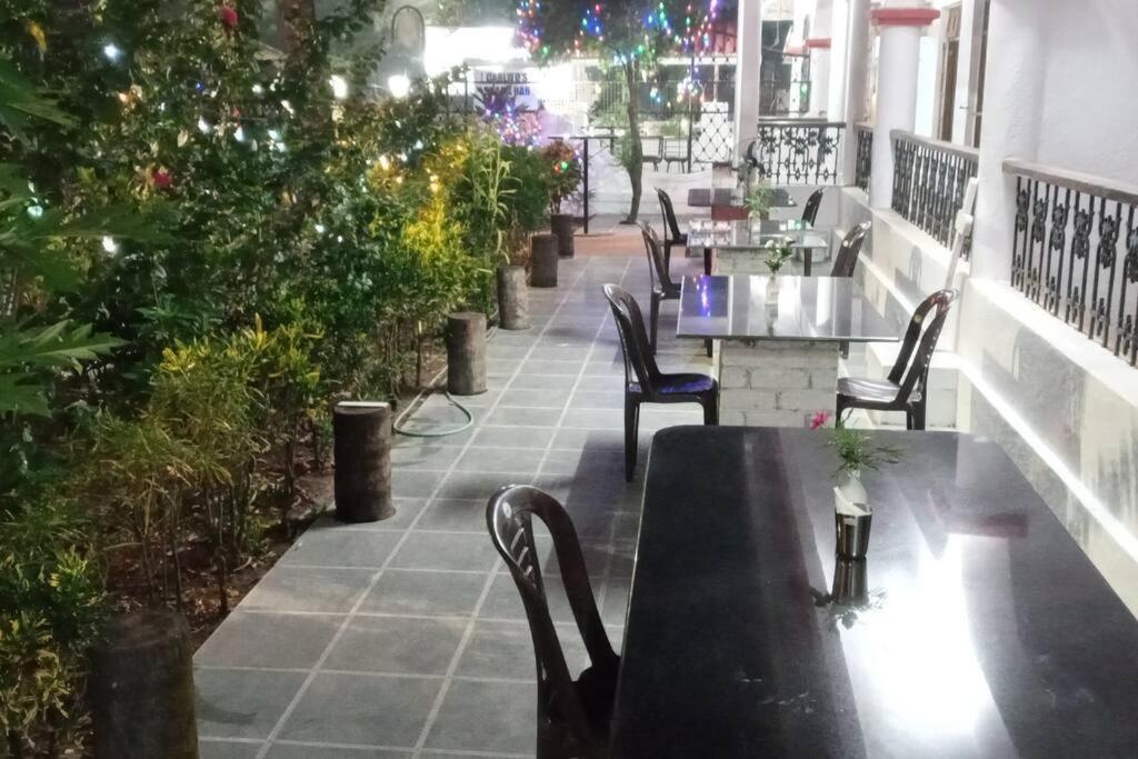 Панаджи: Shalom Guest House....Spacious room for 3 guests
