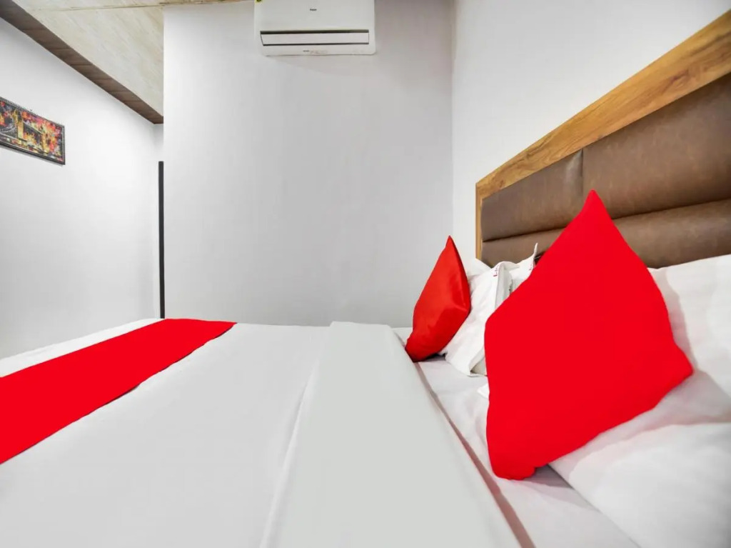 Лудхиана: Oyo Flagship 807065 Hotel Crown