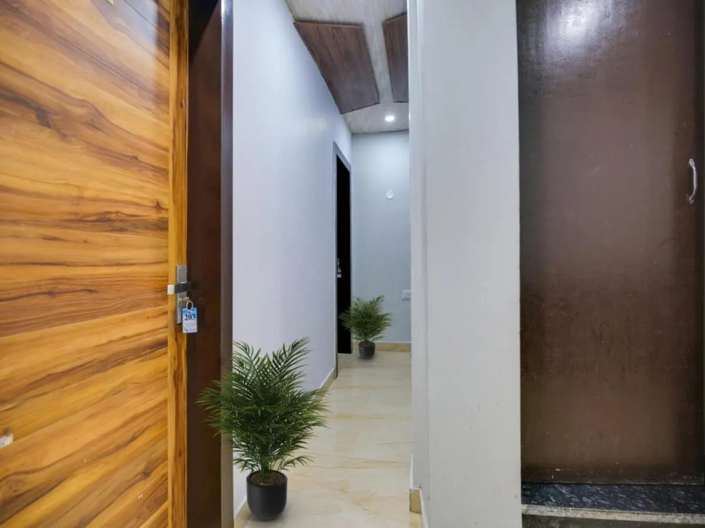 Лудхиана: Oyo Flagship 807065 Hotel Crown
