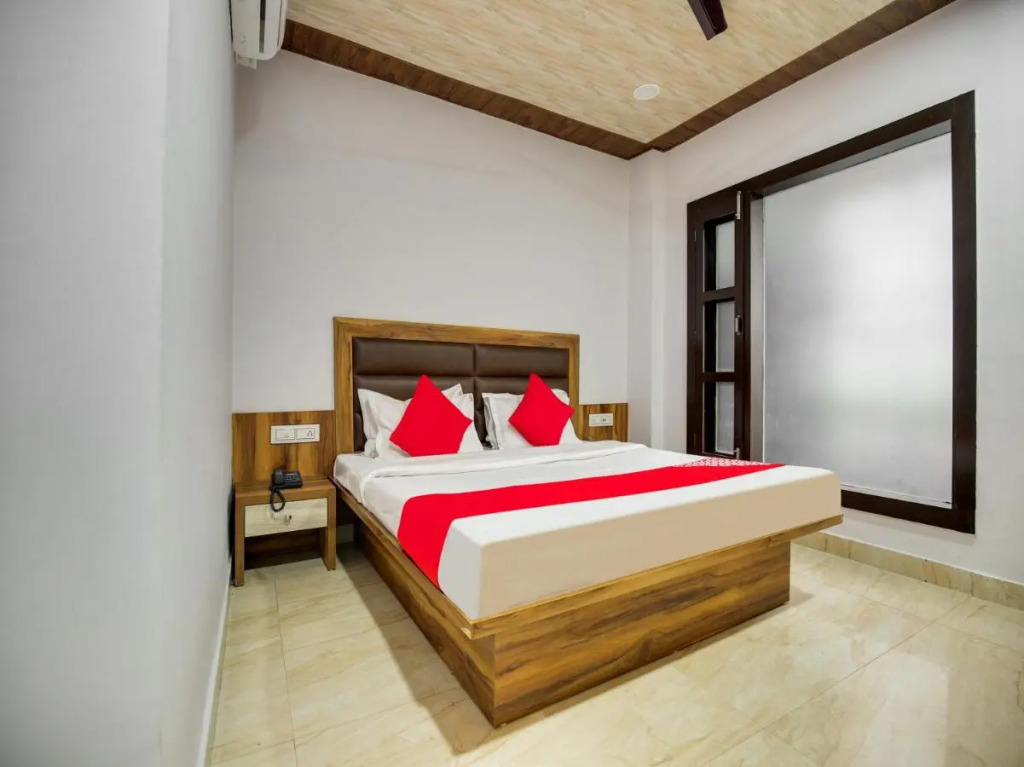 Лудхиана: Oyo Flagship 807065 Hotel Crown