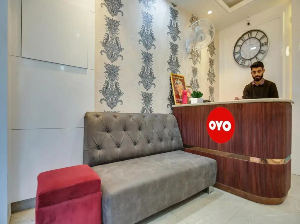 Лудхиана: Oyo Flagship 807065 Hotel Crown