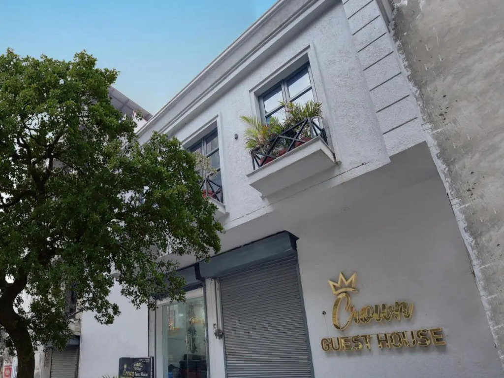 Лудхиана: Oyo Flagship 807065 Hotel Crown