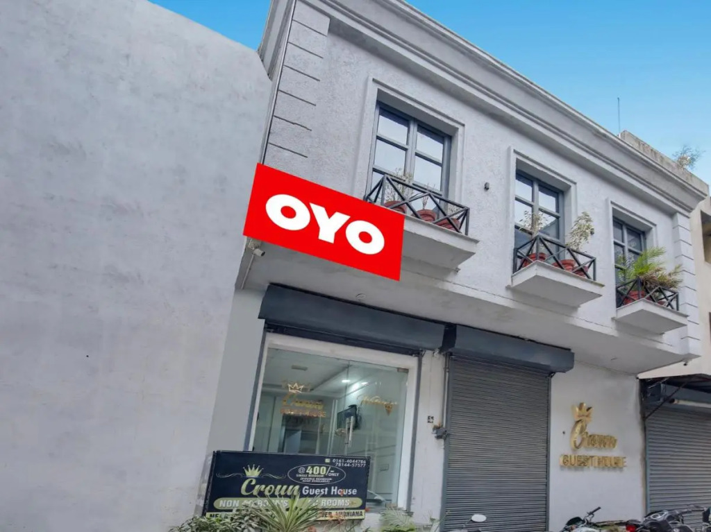 Лудхиана: Oyo Flagship 807065 Hotel Crown
