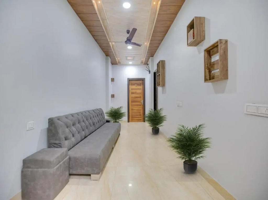 Лудхиана: Oyo Flagship 807065 Hotel Crown