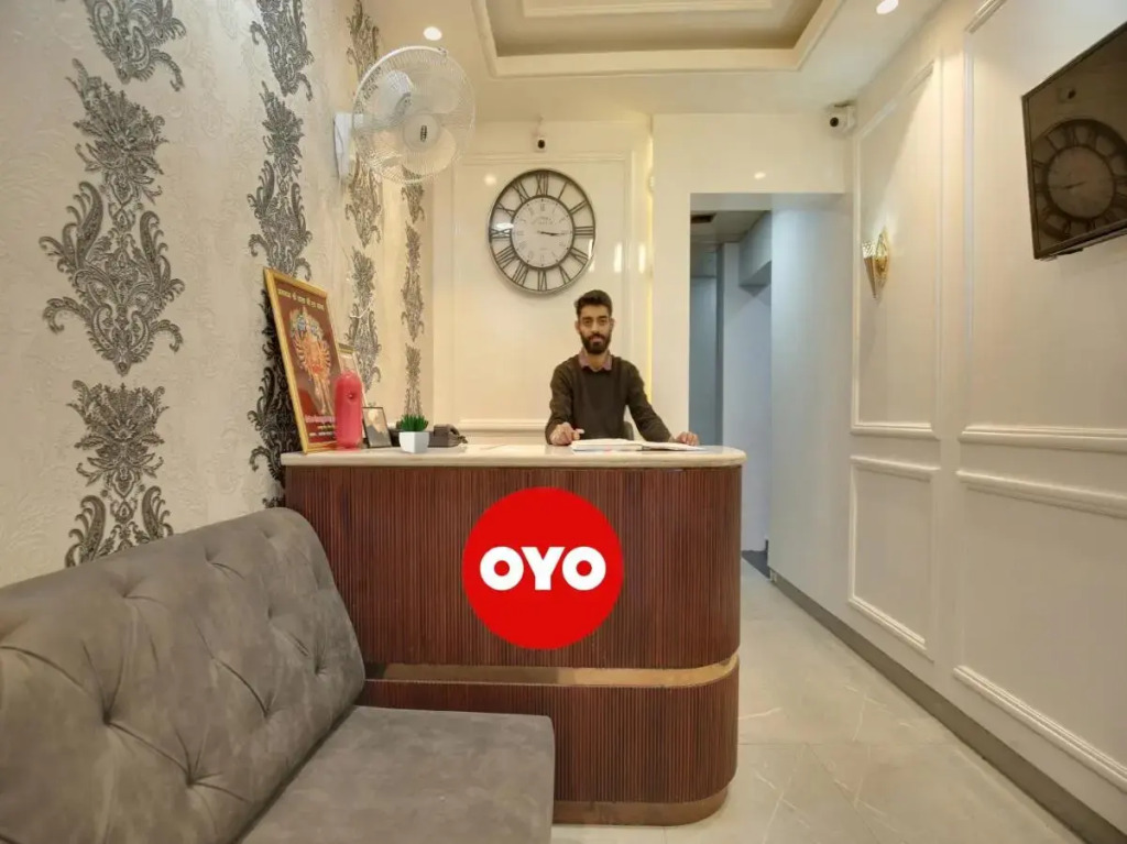 Лудхиана: Oyo Flagship 807065 Hotel Crown