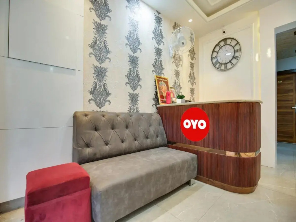 Лудхиана: Oyo Flagship 807065 Hotel Crown