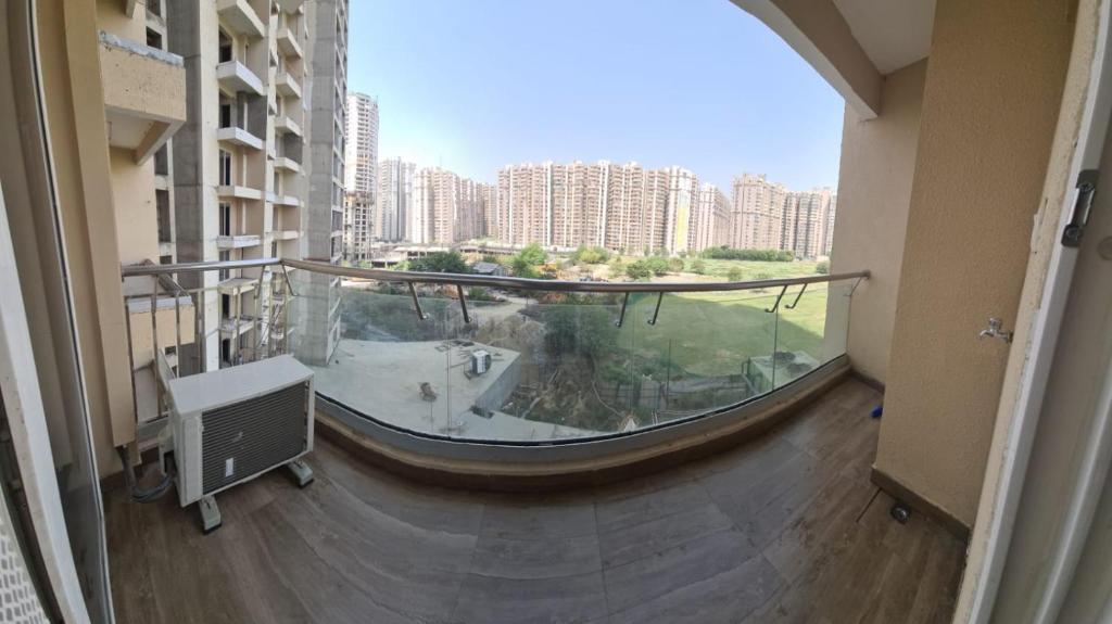 Нойда: NE-1st time in Noida Stay In mall