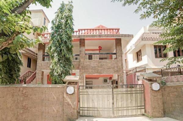 Бхубанешвар: Sr Guest House