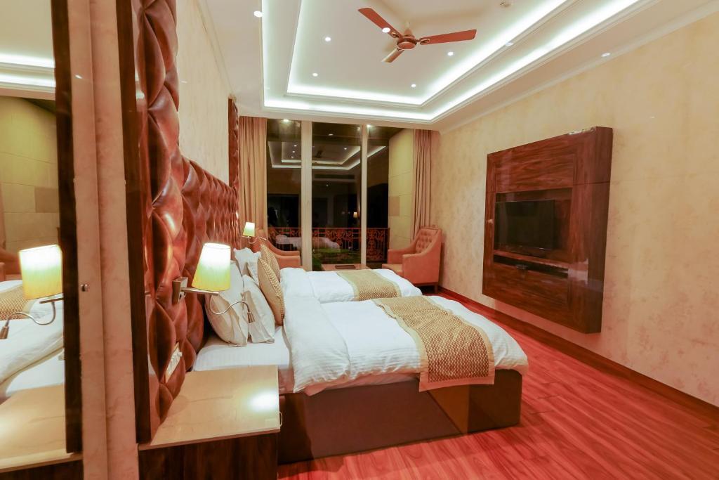 Дармсала: Grand Him Queen Hot And Cold AC Centralized