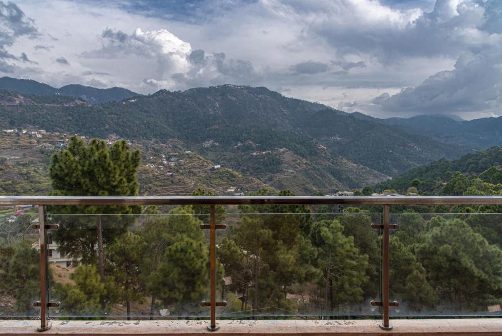 Дхарампур: Himalyan Hills I Serviced apt I Nature I Chef I Kasauli
