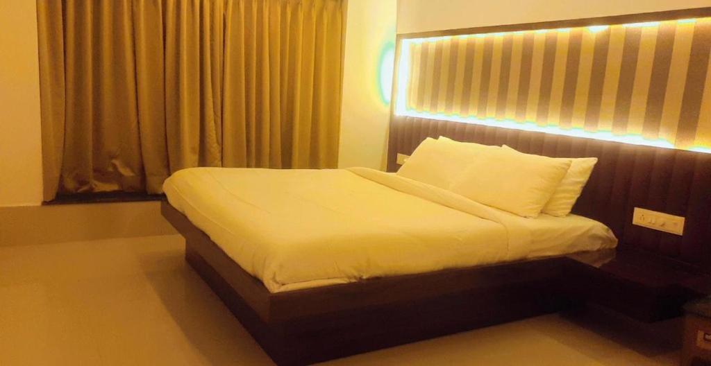 Лонавала: 4BHK Luxury Villa by Royal Villa Lonavla
