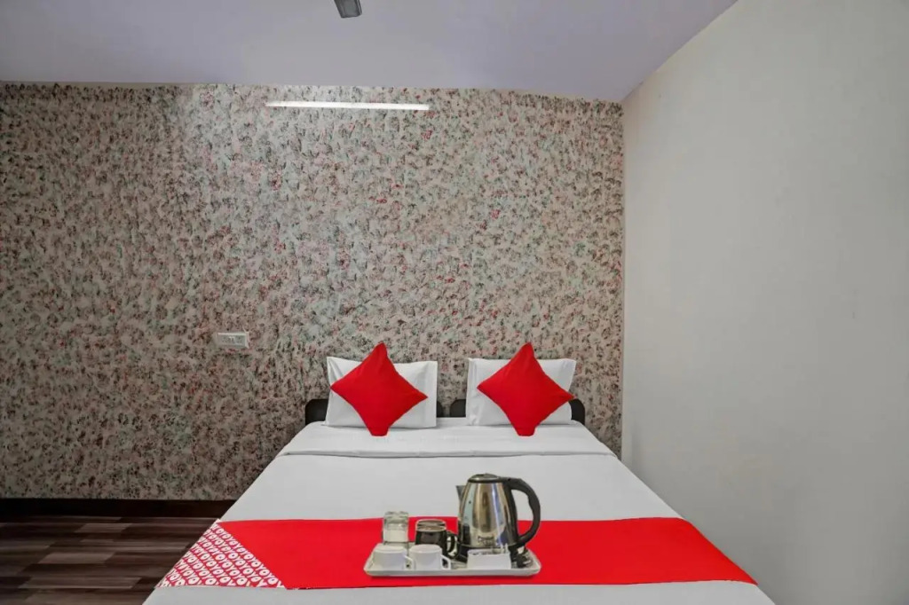 Большая Нойда: OYO Flagship 70188 S R Hotel