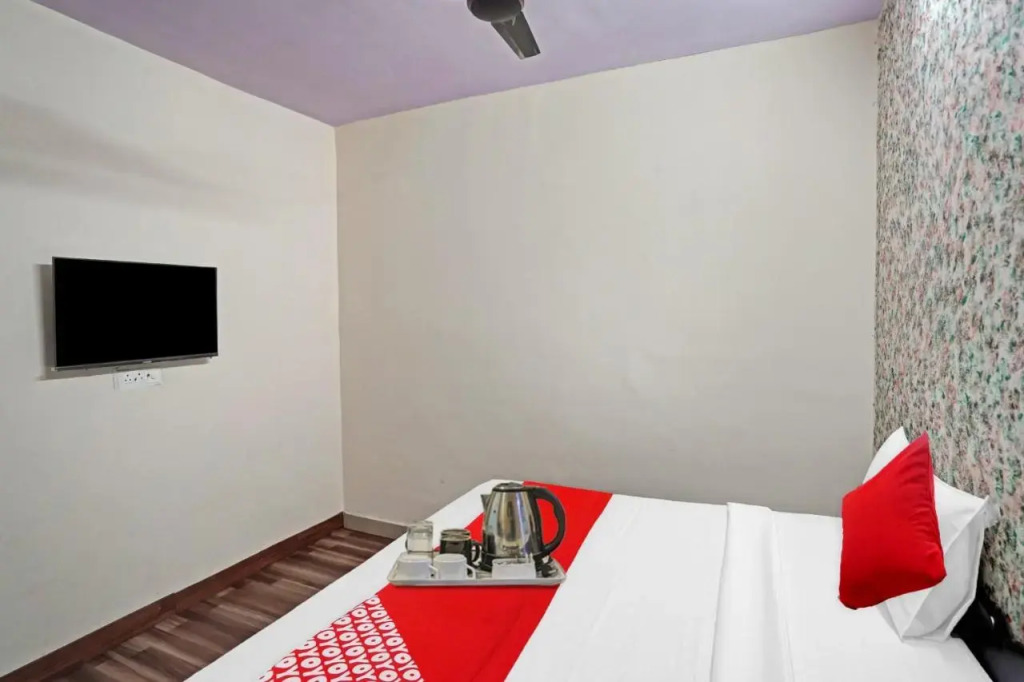 Большая Нойда: OYO Flagship 70188 S R Hotel