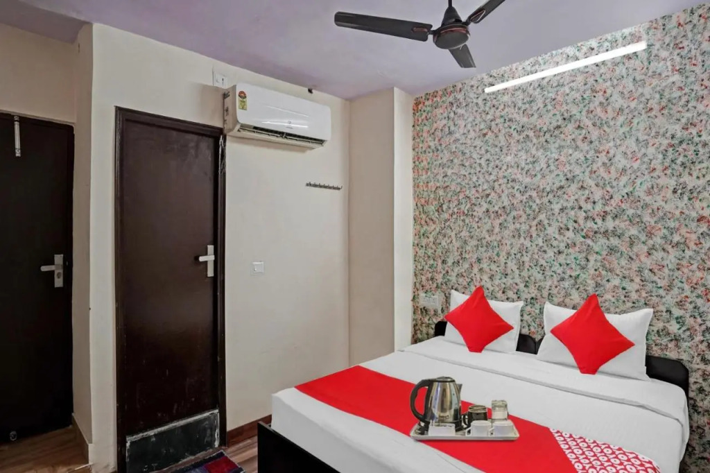 Большая Нойда: OYO Flagship 70188 S R Hotel