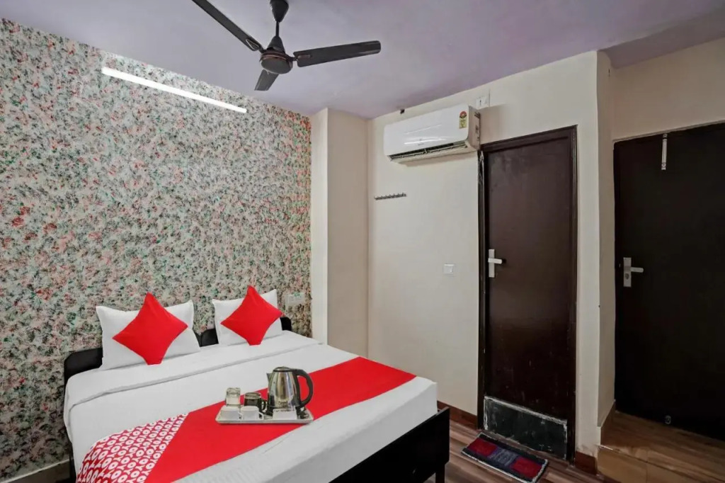 Большая Нойда: OYO Flagship 70188 S R Hotel