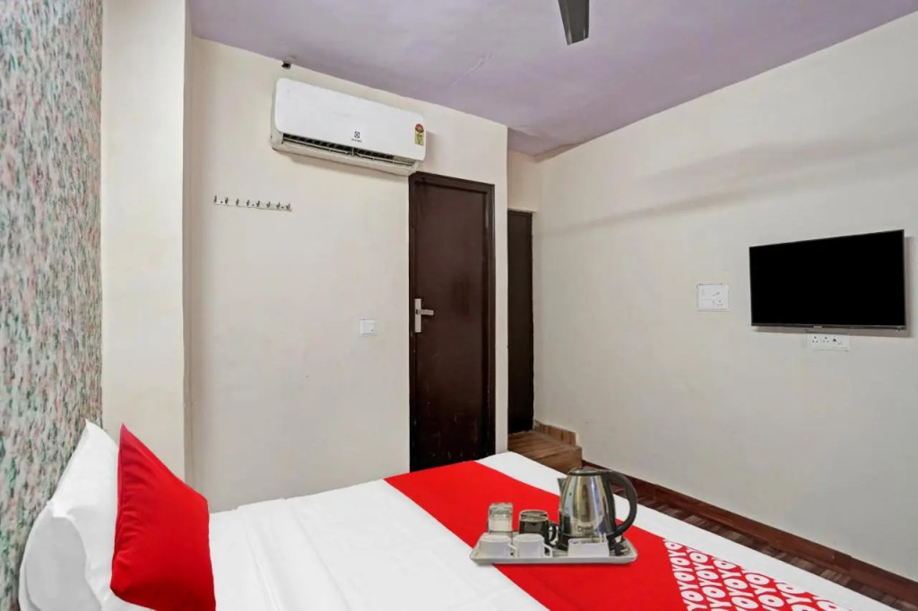 Большая Нойда: OYO Flagship 70188 S R Hotel