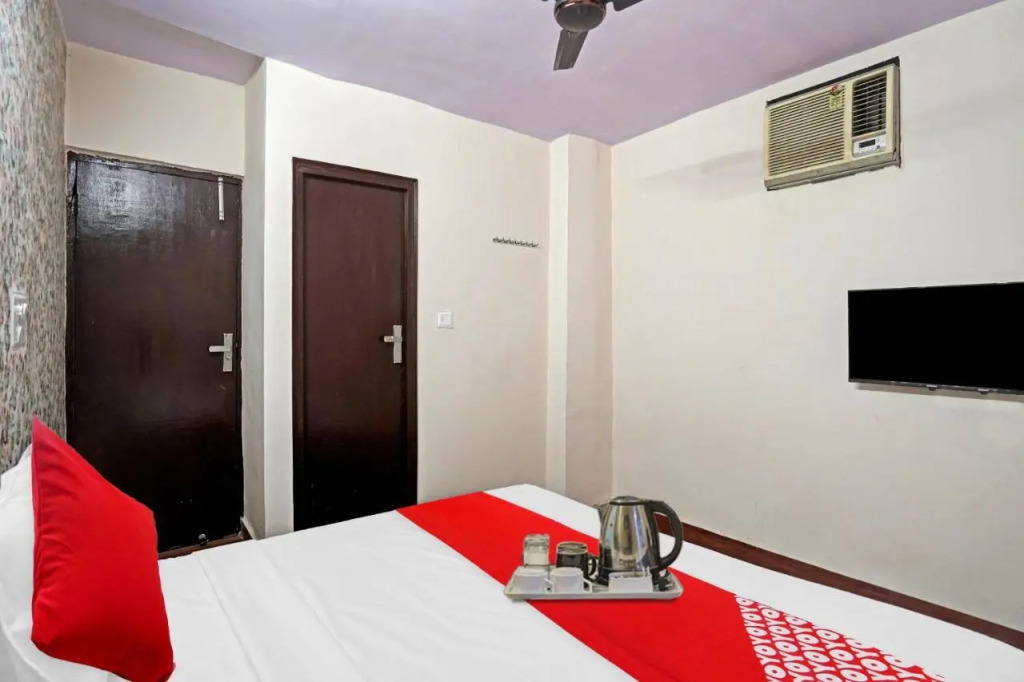 Большая Нойда: OYO Flagship 70188 S R Hotel