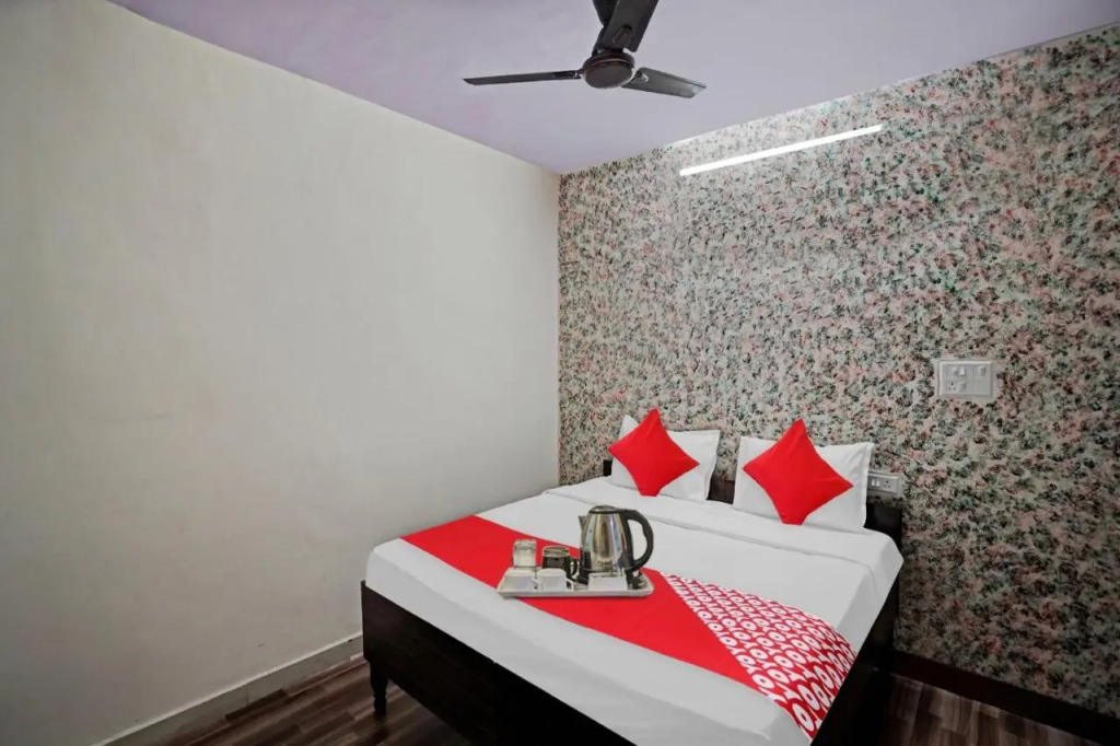 Большая Нойда: OYO Flagship 70188 S R Hotel