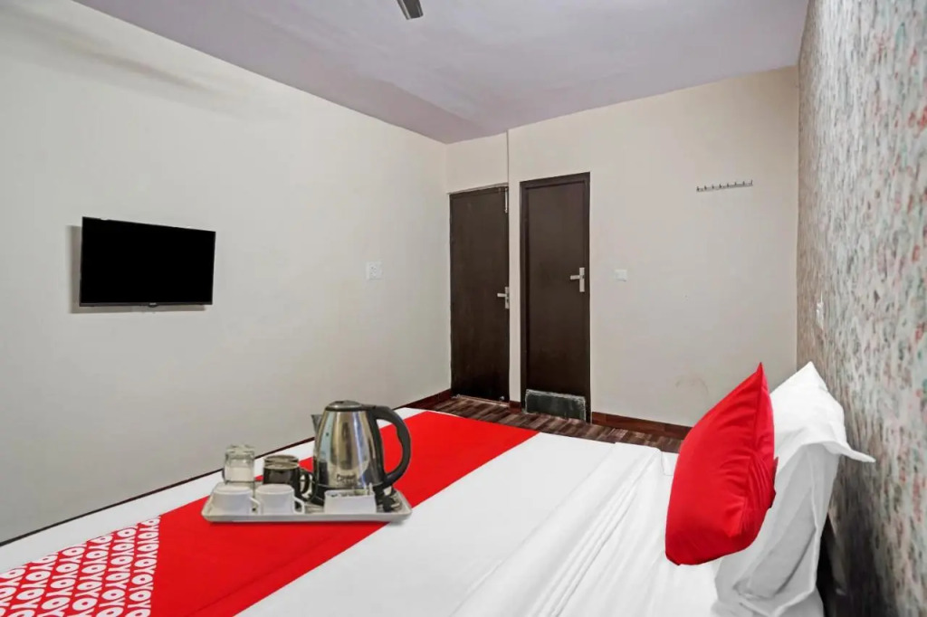 Большая Нойда: OYO Flagship 70188 S R Hotel