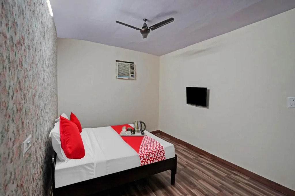 Большая Нойда: OYO Flagship 70188 S R Hotel