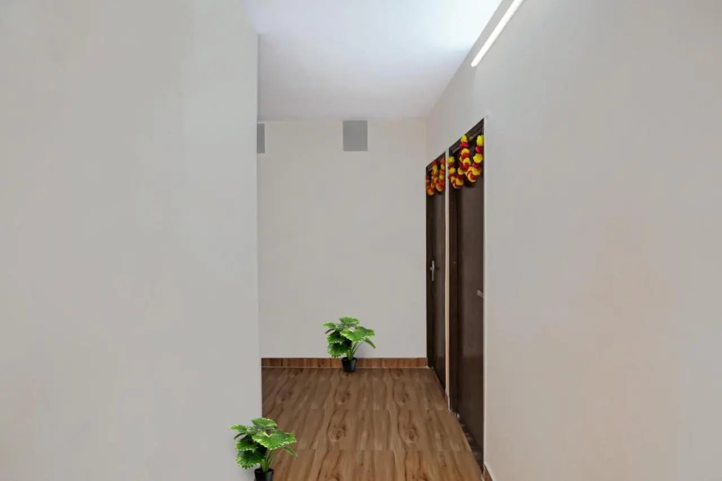 Большая Нойда: OYO Flagship 70188 S R Hotel