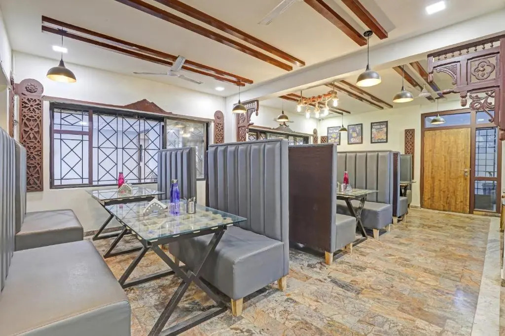 Сурат: Oyo Flagship 807009 Hotel Dumas Rooms & Restaurant