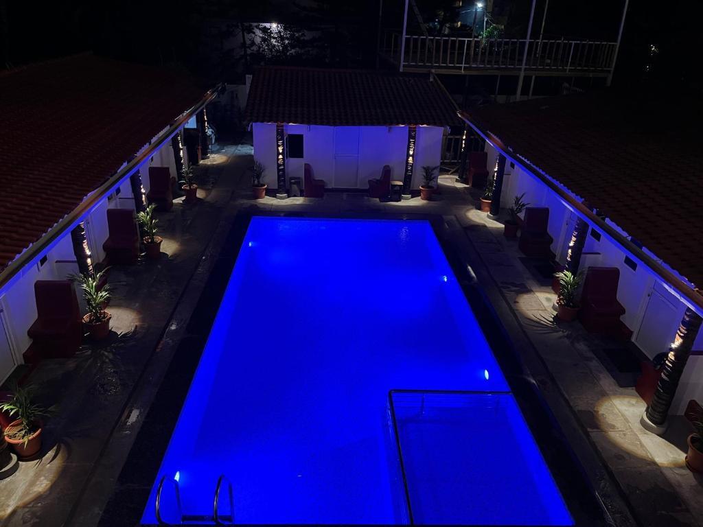 Морджим: Pool Side Cottages in La Paulo's B2B in Morjim
