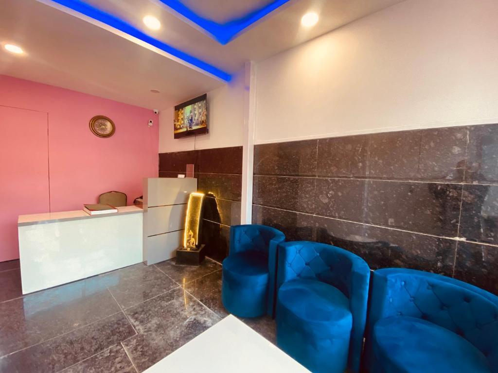 Нойда: The Metro Stay By F9 Hotels-Near Sector 18 Metro Station Noida
