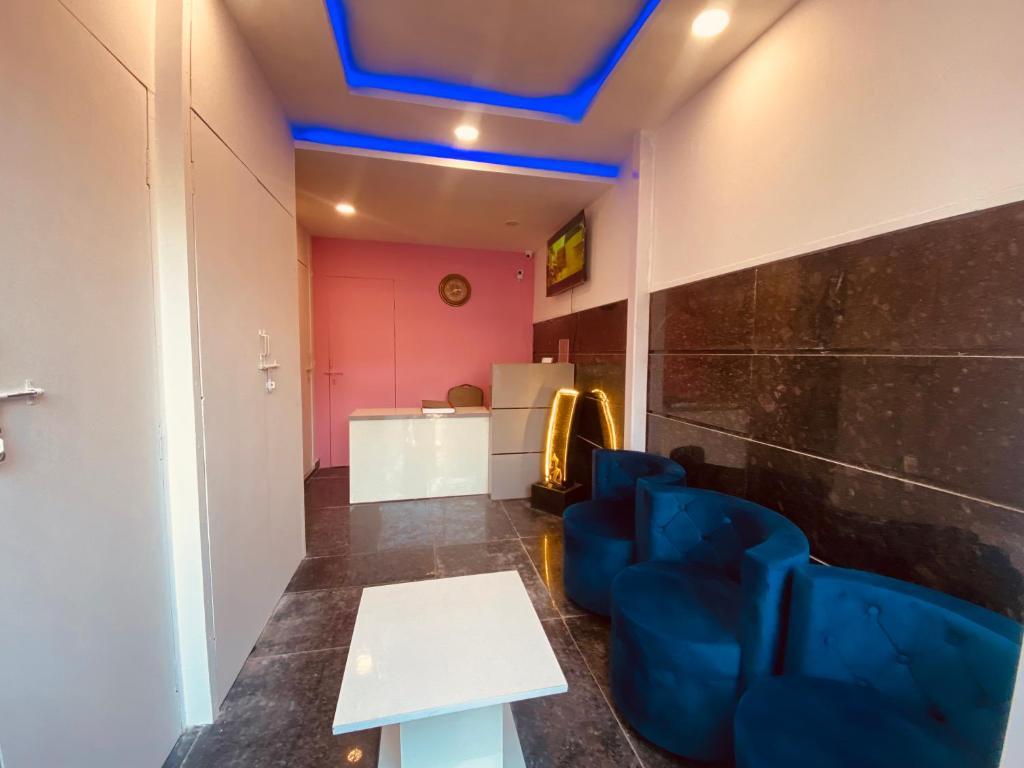 Нойда: The Metro Stay By F9 Hotels-Near Sector 18 Metro Station Noida