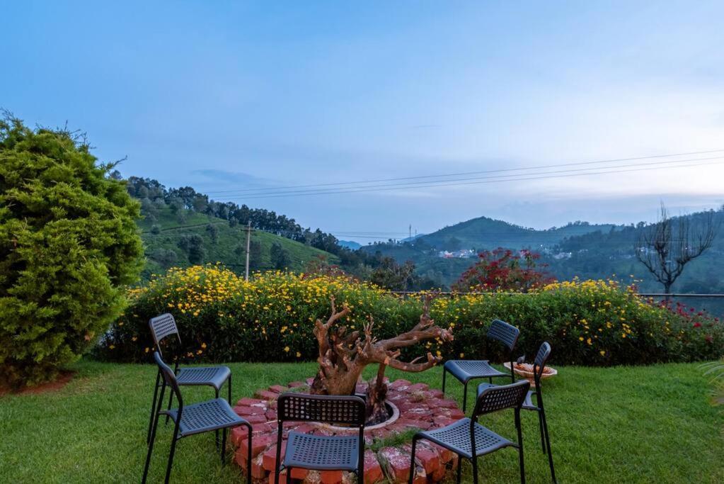 Кунур: Claire 1br luxurious room overlooking plantation
