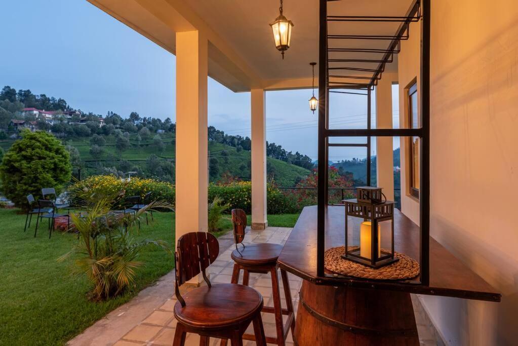 Кунур: Claire 1br luxurious room overlooking plantation
