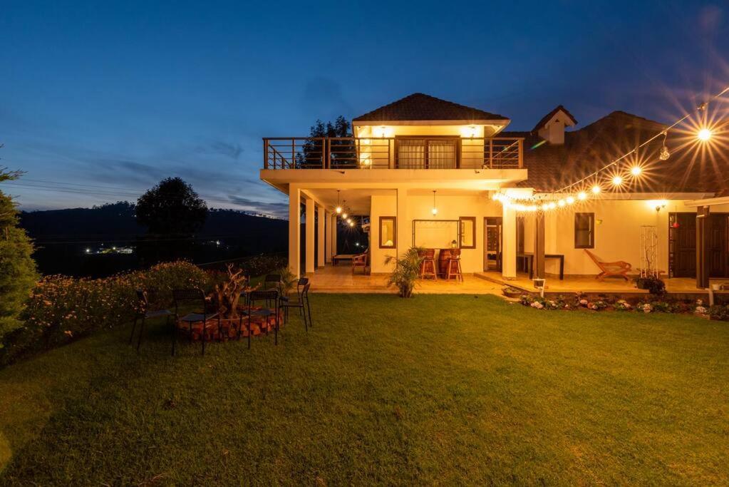 Кунур: Claire 1br luxurious room overlooking plantation