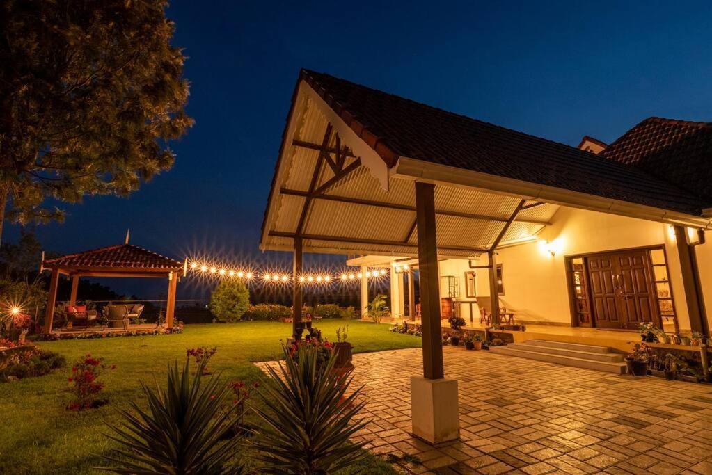 Кунур: Claire 1br luxurious room overlooking plantation