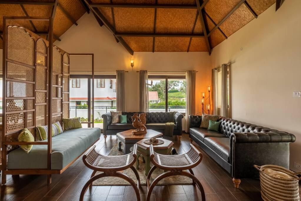 Кунур: Claire 1br luxurious room overlooking plantation