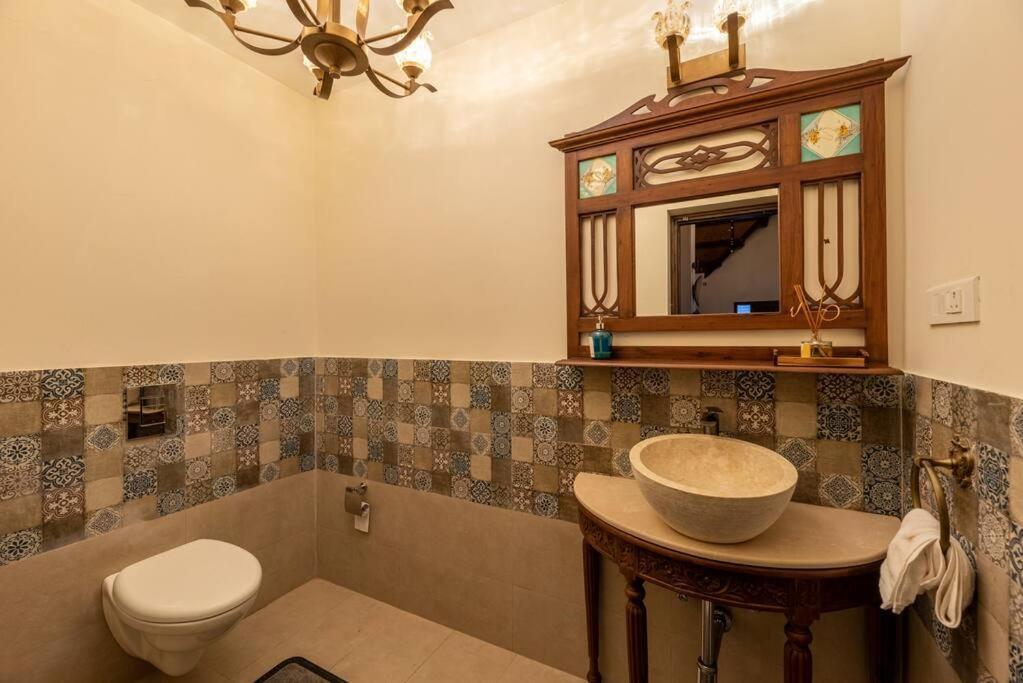 Кунур: Claire 1br luxurious room overlooking plantation