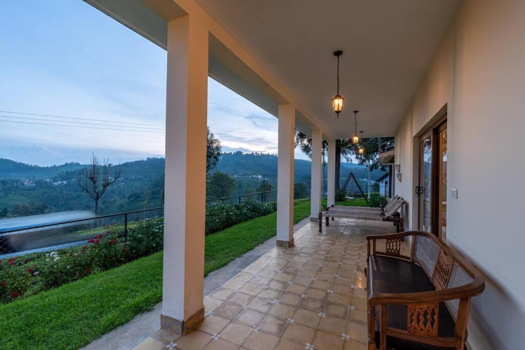 Кунур: Claire 1br luxurious room overlooking plantation