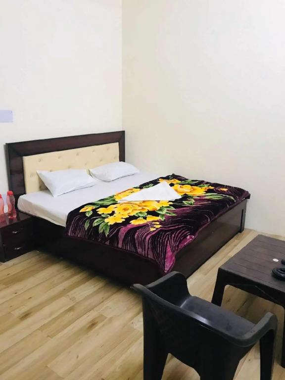 Фаридабад: OYO 80702A Hotel Sunshine