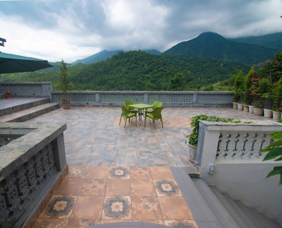 Массури: Rustic Art Deco Boutique Villa With Stunning Views by Wanderlust