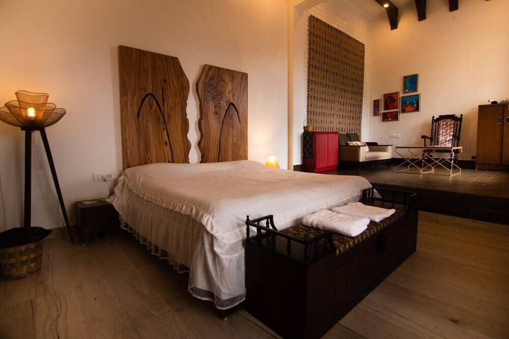Массури: Rustic Art Deco Boutique Villa With Stunning Views by Wanderlust