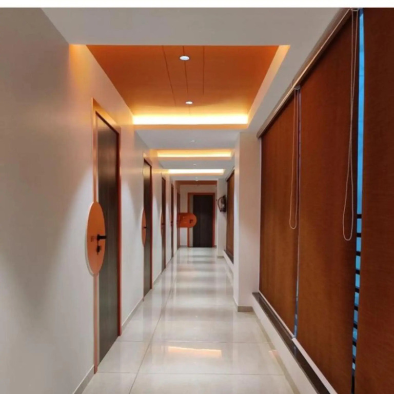 Сурат: The Hallmark Hotel By WB Inn