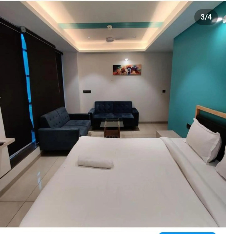 Сурат: The Hallmark Hotel By WB Inn