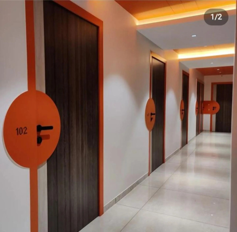 Сурат: The Hallmark Hotel By WB Inn