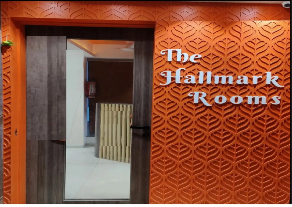 Сурат: The Hallmark Hotel By WB Inn