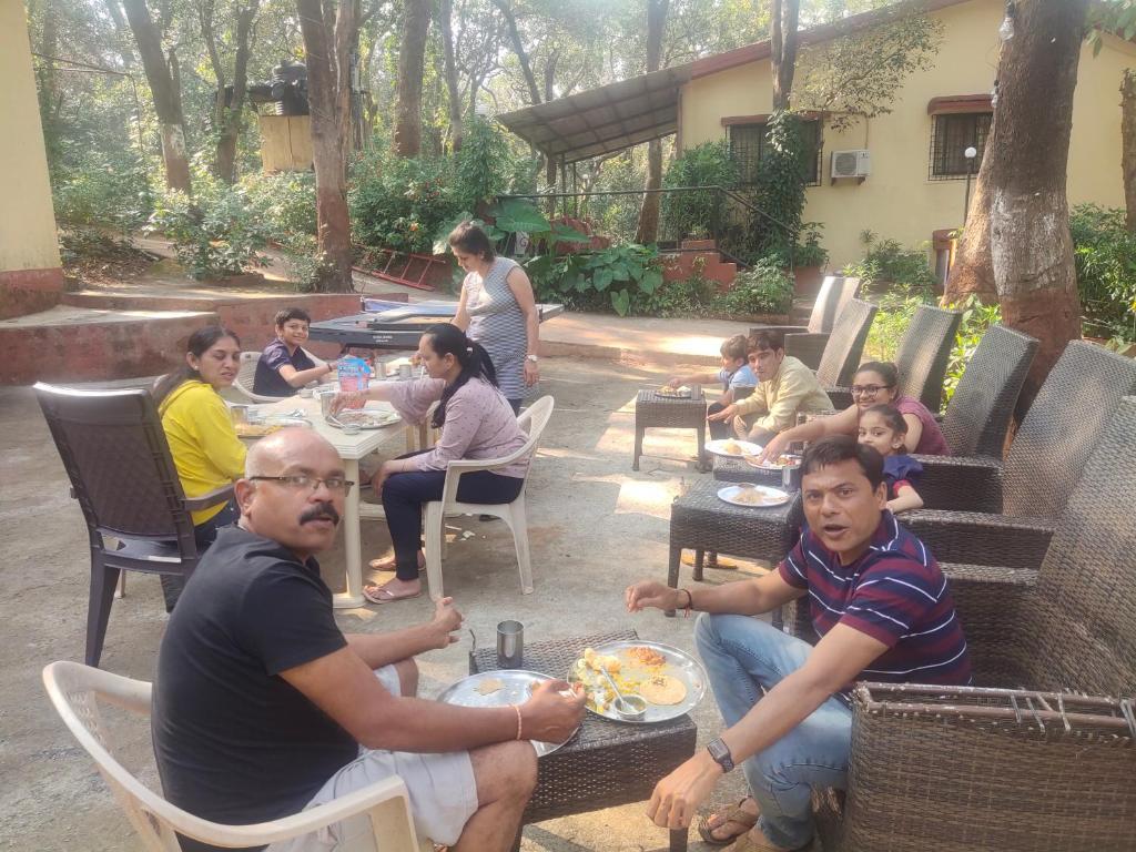 Матеран: Bungalow resort panorama matheran